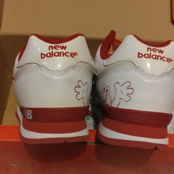 *SOLD* Elmo New Balance Shoes size 7Y - Picture 5 of 8